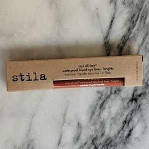 Stila Waterproor eye liner in color Amber
